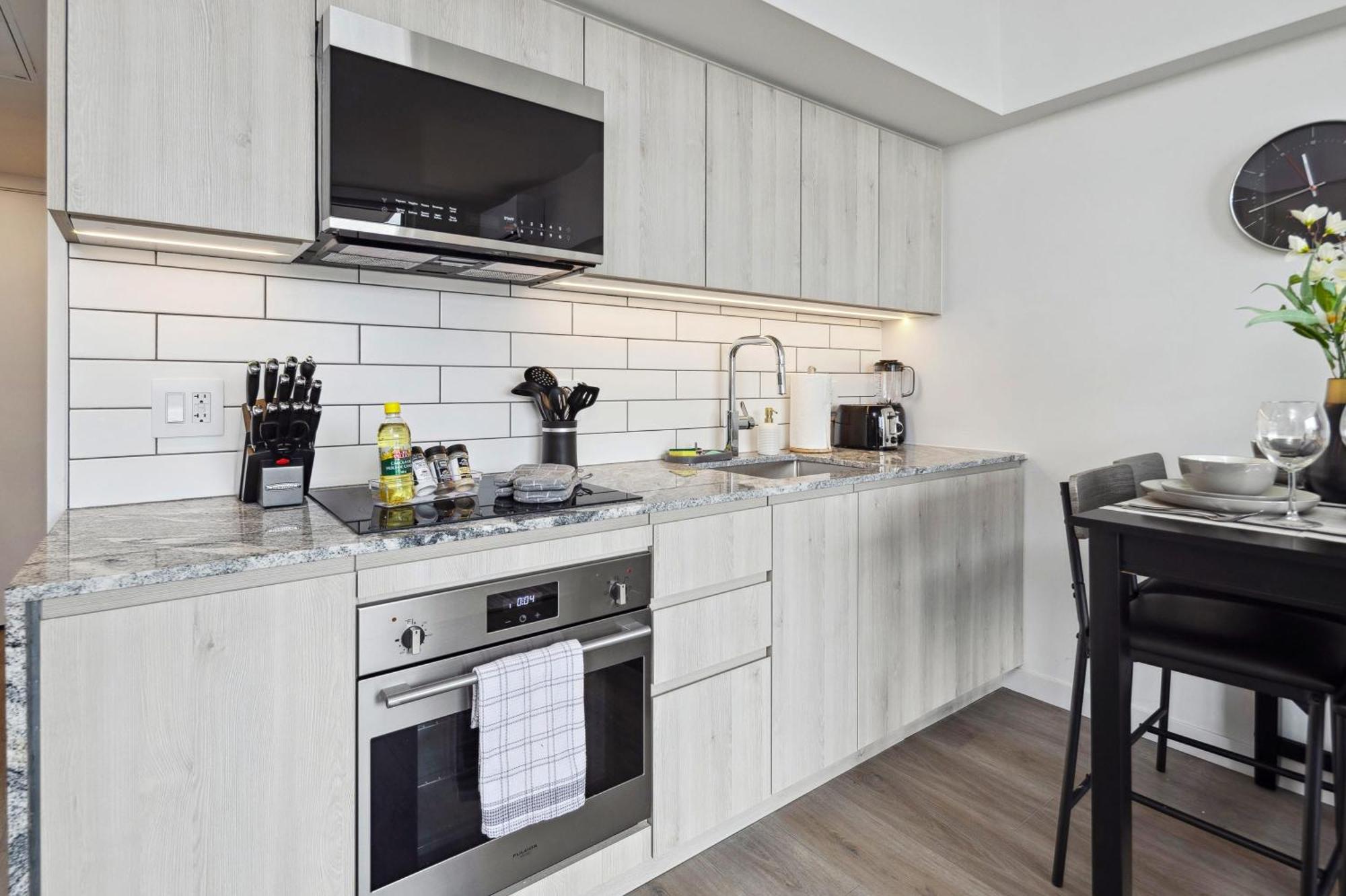 Brand New City Apt In Downtown バンクーバー エクステリア 写真